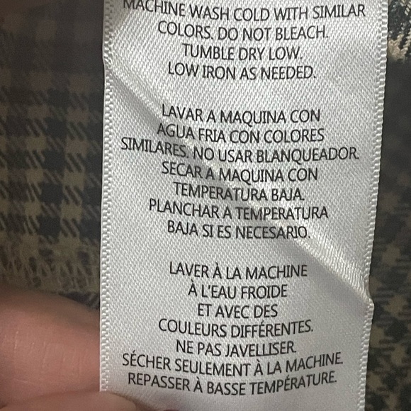 Woman’s Dickies plaid wide width pleated mini skirt. Side zip w button. Tan - Picture 13 of 14